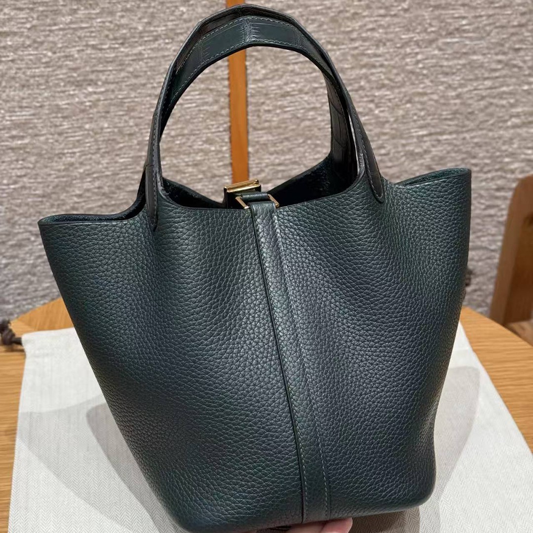 Hermes Picotin Lock 18 CM Bag Handmade In Taurillon Clemence Leather and Matte Alligator Gold Hardware 6O Vert Cypres - Image 2