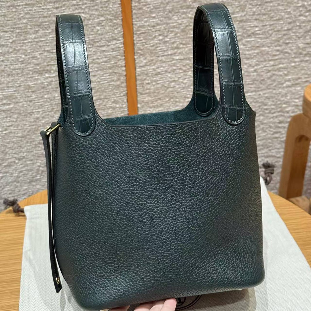 Hermes Picotin Lock 18 CM Bag Handmade In Taurillon Clemence Leather and Matte Alligator Gold Hardware 6O Vert Cypres - Image 17