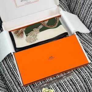 Hermes Palefroi Shawl 140 70% Cashmere 30% Silk H241423S 03 - Image 4