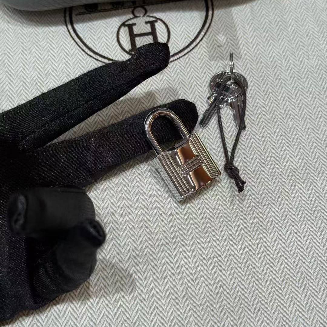 Hermes Picotin Lock 18 CM Bag Handmade In Taurillon Clemence Leather Silver Hardware 0L Gris Meyer - Image 5
