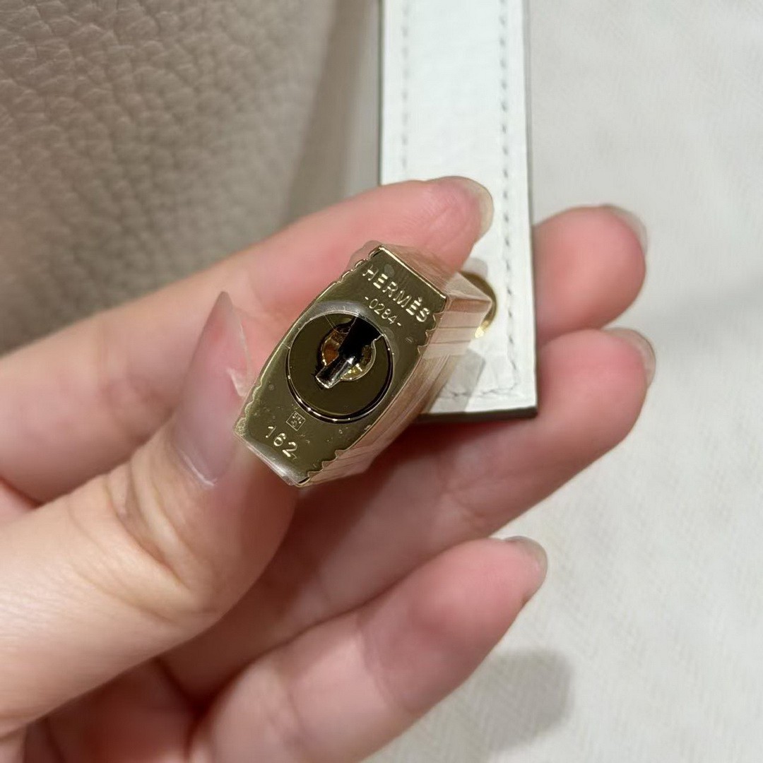 Hermes Picotin Lock 18 CM Bag Handmade In Taurillon Clemence Leather Gold Hardware 0T Mushroom - Image 4