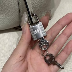 Hermes Picotin Lock 18 CM Bag Handmade In Taurillon Clemence Leather Silver Hardware 0W Gris Neve - Image 8