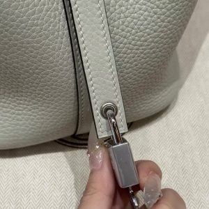 Hermes Picotin Lock 18 CM Bag Handmade In Taurillon Clemence Leather Silver Hardware 0W Gris Neve - Image 7
