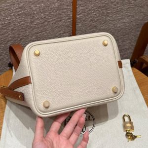 Hermes Picotin Lock 18 CM Bag Handmade In Taurillon Clemence Leather Swift Gold Hardware 10 Craie 37 Gold - Image 13