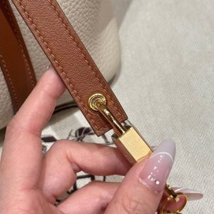 Hermes Picotin Lock 18 CM Bag Handmade In Taurillon Clemence Leather Swift Gold Hardware 10 Craie 37 Gold - Image 6