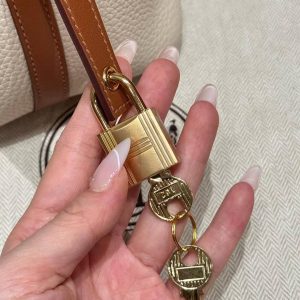 Hermes Picotin Lock 18 CM Bag Handmade In Taurillon Clemence Leather Swift Gold Hardware 10 Craie 37 Gold - Image 5