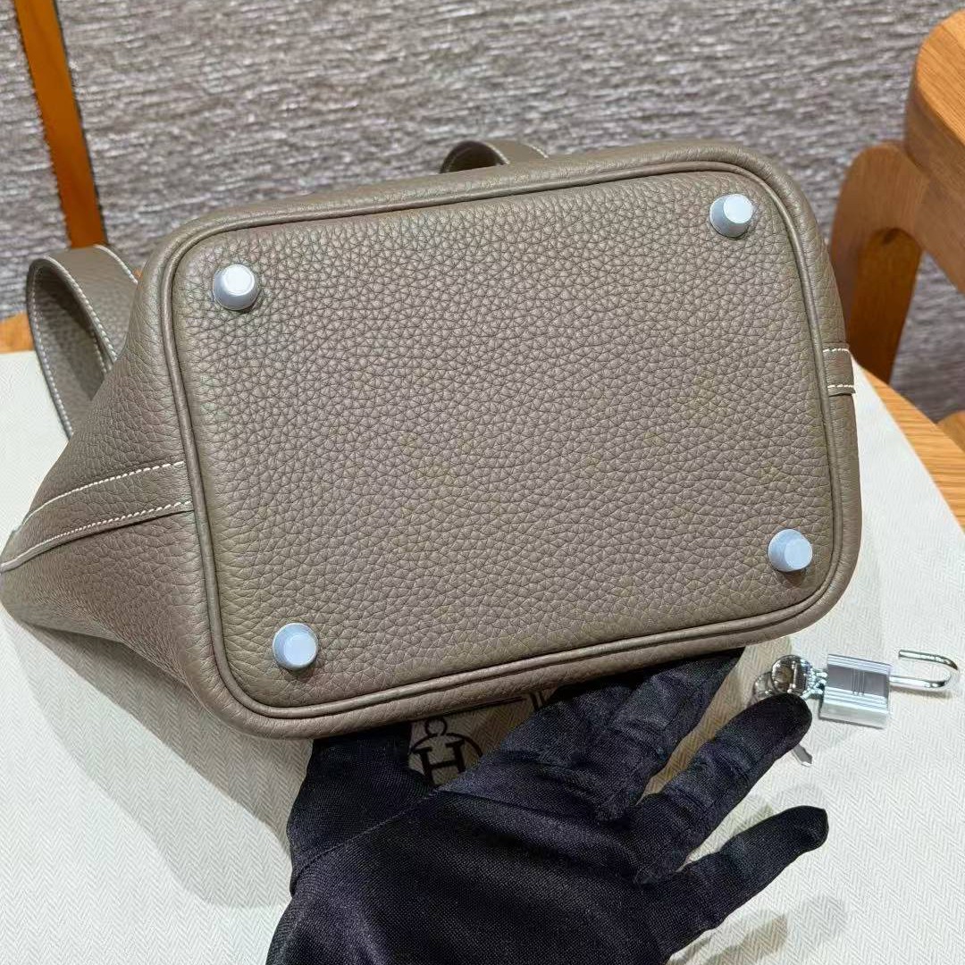 Hermes Picotin Lock 18 CM Bag Handmade In Taurillon Clemence Leather Silver Hardware 18 Etoupe - Image 13