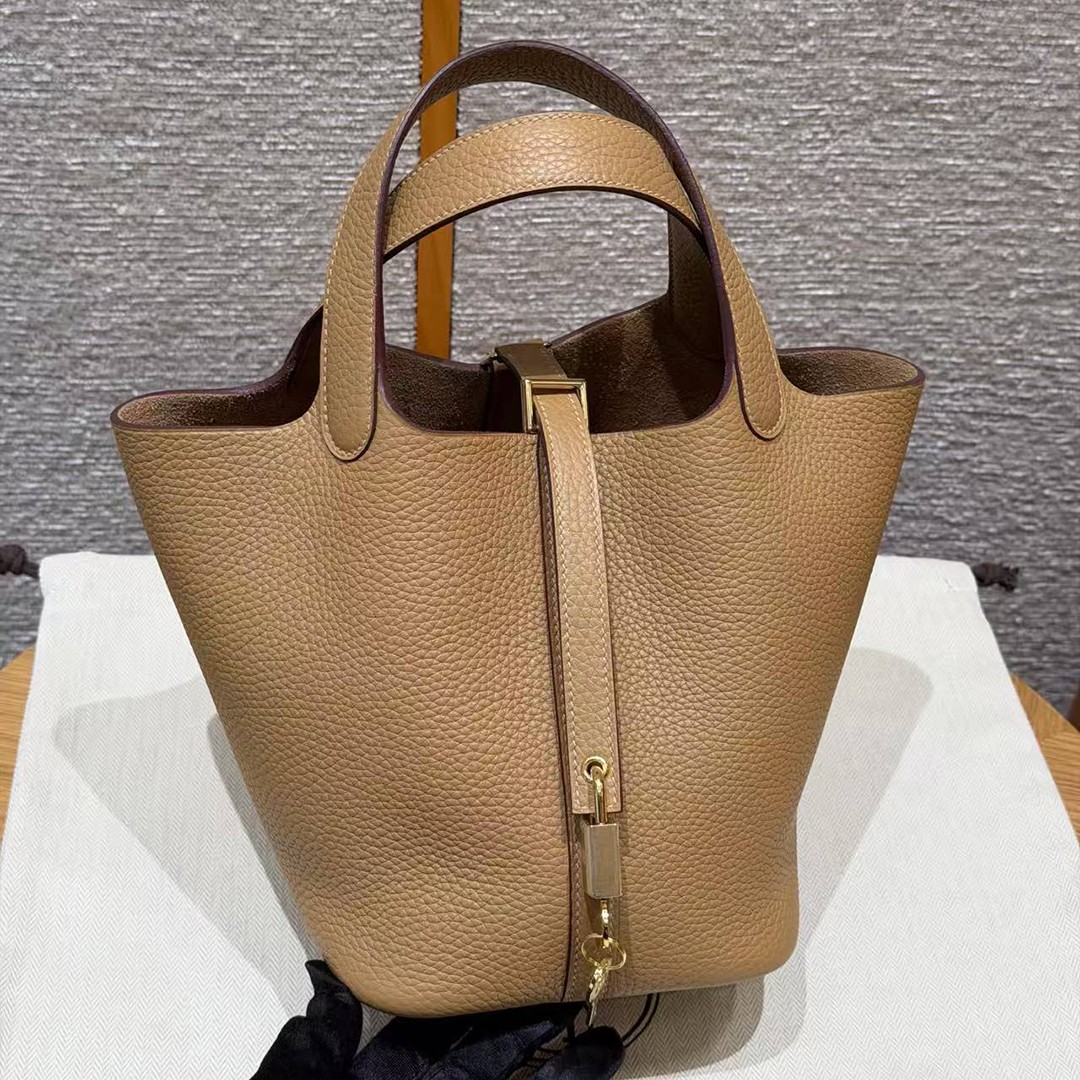 Hermes Picotin Lock 18 CM Bag Handmade In Taurillon Clemence Leather Gold Hardware 4B Biscuit