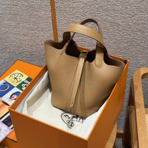 Hermes Picotin Lock 18 CM Bag Handmade In Taurillon Clemence Leather Gold Hardware 4B Biscuit - Image 4