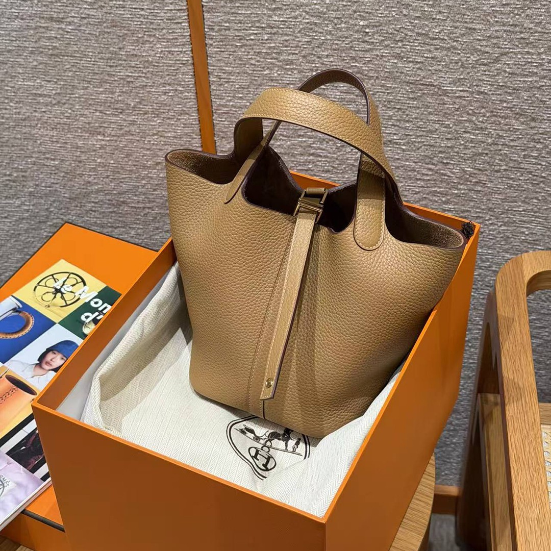 Hermes Picotin Lock 18 CM Bag Handmade In Taurillon Clemence Leather Gold Hardware 4B Biscuit - Image 4