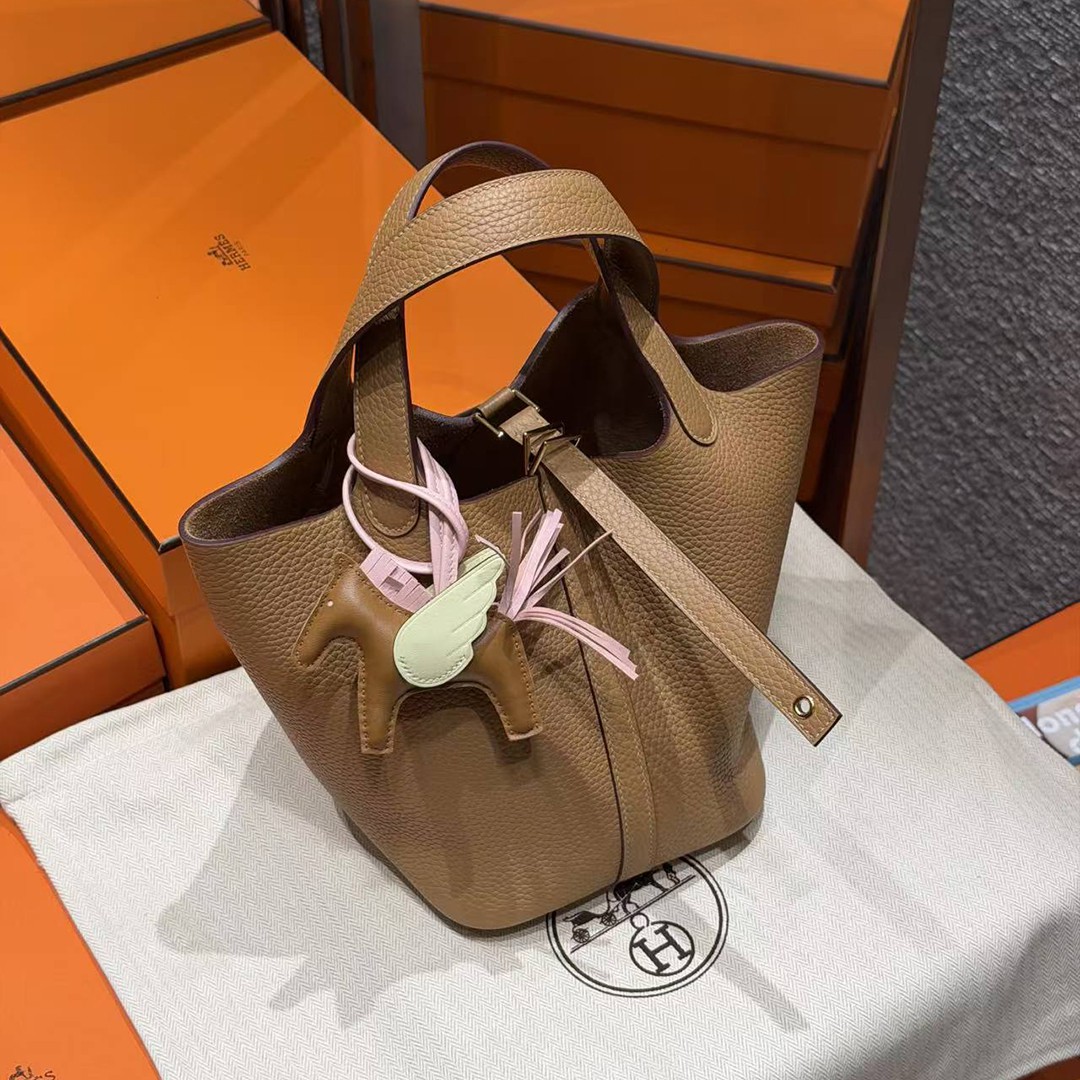 Hermes Picotin Lock 18 CM Bag Handmade In Taurillon Clemence Leather Gold Hardware 4B Biscuit - Image 3