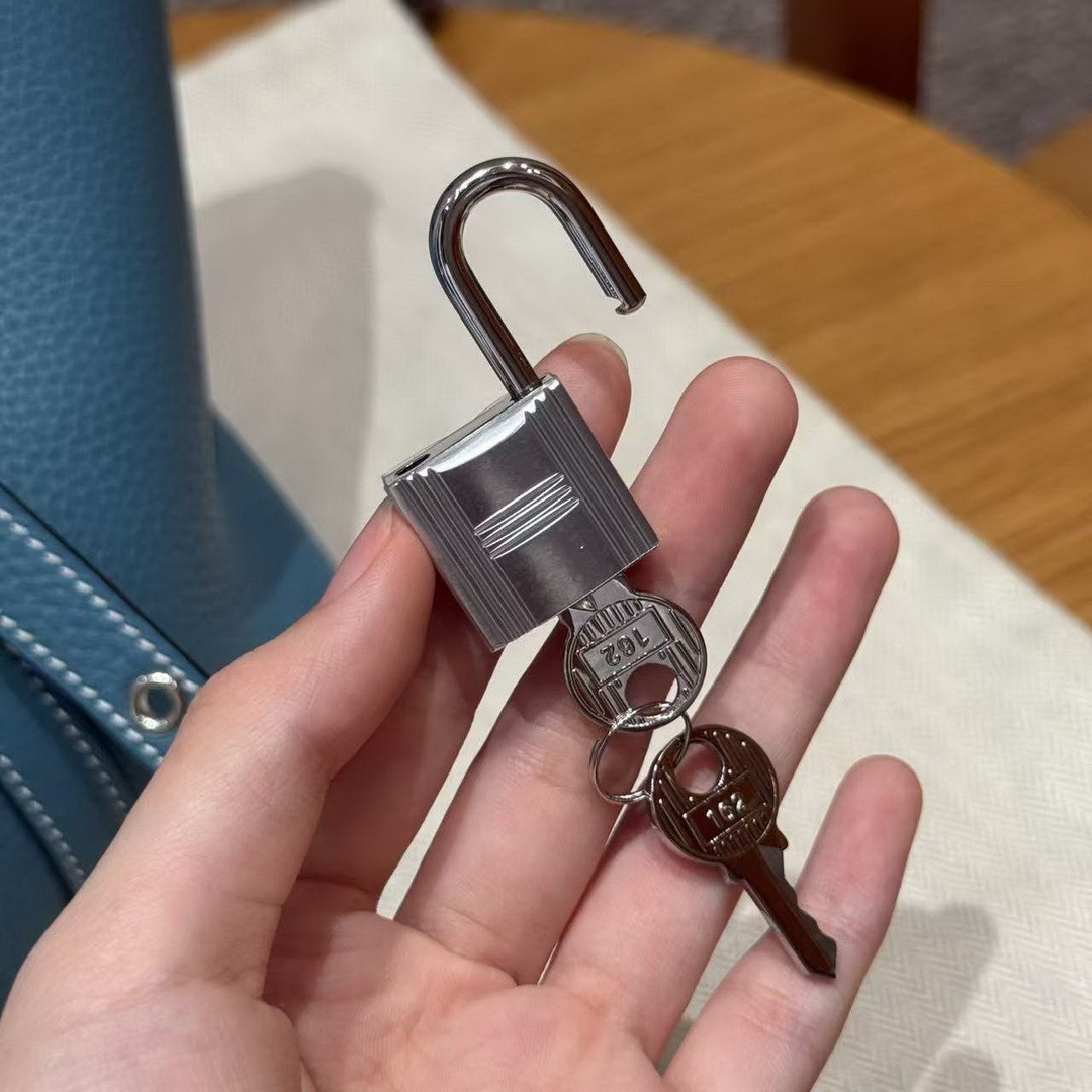 Hermes Picotin Lock 18 CM Bag Handmade In Taurillon Clemence Leather Silver Hardware 75 Blue Jean - Image 8