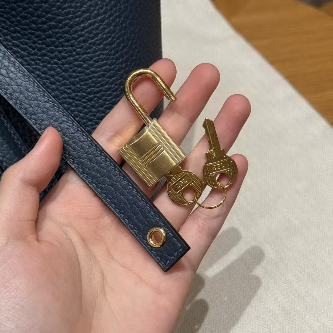 Hermes Picotin Lock 18 CM Bag Handmade In Taurillon Clemence Leather Gold Hardware 7P Blue Presse - Image 4