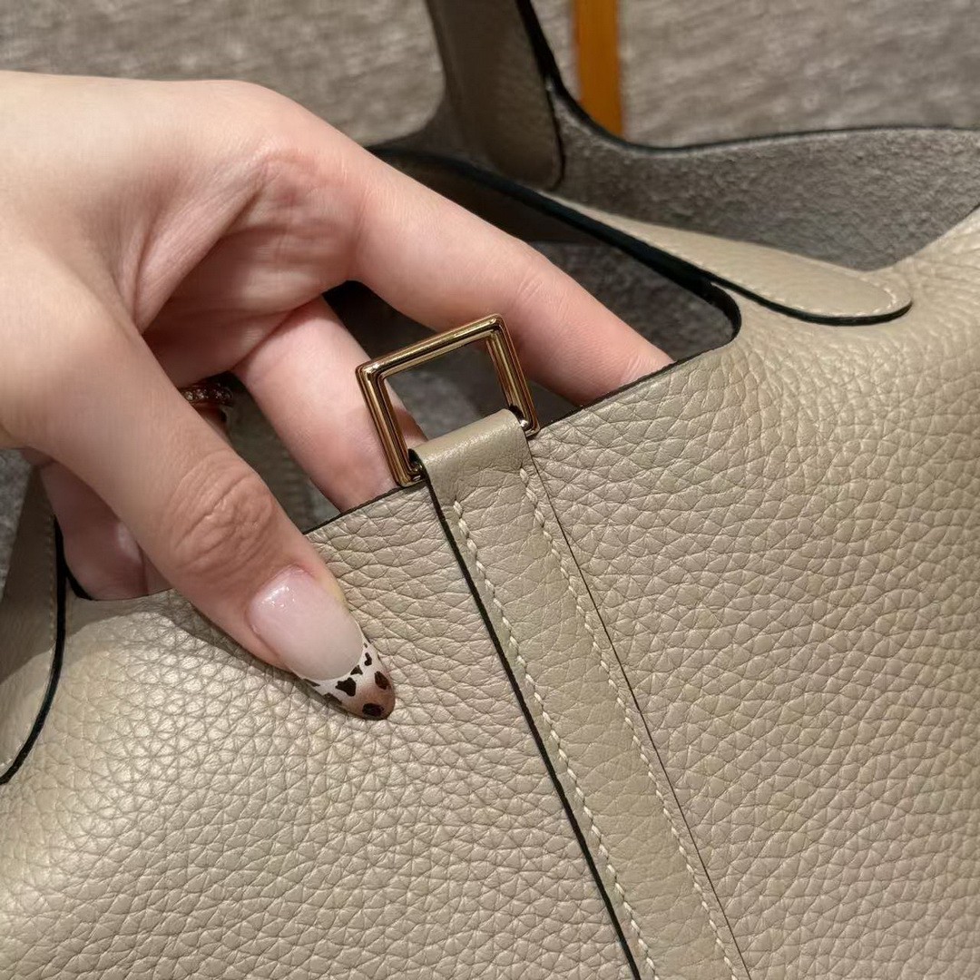 Hermes Picotin Lock 18 CM Bag Handmade In Taurillon Clemence Leather Gold Hardware 81 Gris Tourtlle - Image 4