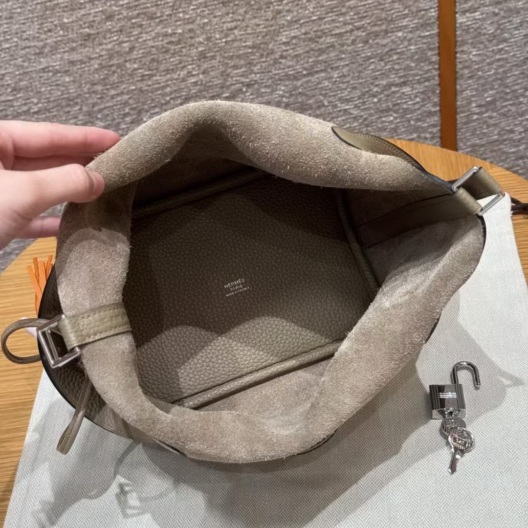 Hermes Picotin Lock 18 CM Bag Handmade In Taurillon Clemence Leather Silver Hardware 8Q Beige Marfa - Image 18