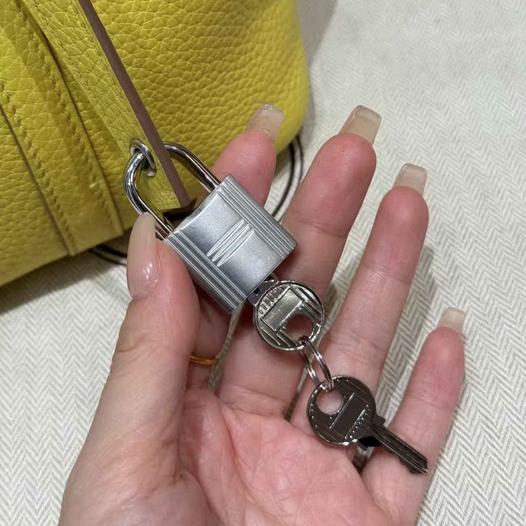 Hermes Picotin Lock 18 CM Bag Handmade In Taurillon Clemence Leather Silver Hardware 9R Lime - Image 5