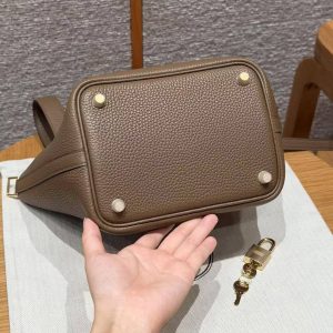 Hermes Picotin Lock 18 CM Bag Handmade In Taurillon Clemence Leather Gold Hardware Do Beige de Weimar - Image 16