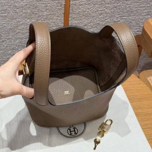Hermes Picotin Lock 18 CM Bag Handmade In Taurillon Clemence Leather Gold Hardware Do Beige de Weimar - Image 15