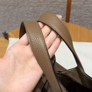 Hermes Picotin Lock 18 CM Bag Handmade In Taurillon Clemence Leather Gold Hardware Do Beige de Weimar - Image 12