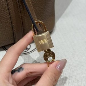Hermes Picotin Lock 18 CM Bag Handmade In Taurillon Clemence Leather Gold Hardware Do Beige de Weimar - Image 6