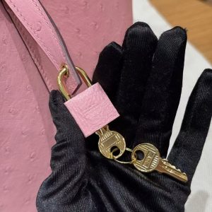 Hermes Picotin Lock 18 CM Bag Handmade In KK Ostrich Leather from South Africa Gold Hardware L4 Bubble Gum - Image 10