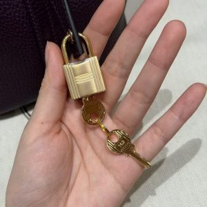 Hermes Picotin Lock 18 CM Bag Handmade In Taurillon Clemence Leather Gold Hardware N5 Cassis - Image 5