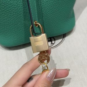 Hermes Picotin Lock 18 CM Bag Handmade In Taurillon Clemence Leather Gold Hardware O6 Vert Jade - Image 4