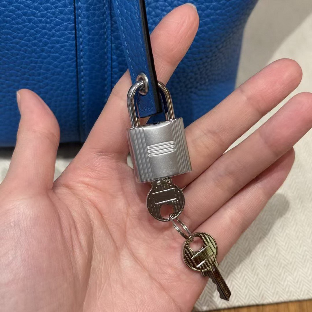Hermes Picotin Lock 18 CM Bag T7 Blue Hydra Handmade In Taurillon Clemence Leather Silver Hardware - Image 11