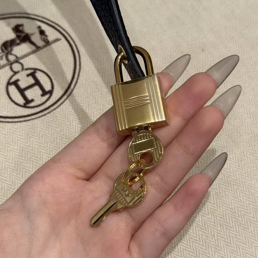 Hermes Picotin Lock 22 CM Bag Handmade In Taurillon Clemence Leather Gold Hardware 2Z Blue Nuit - Image 5