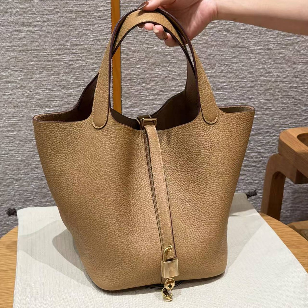 Hermes Picotin Lock 22 CM Bag Handmade In Taurillon Clemence Leather Gold Hardware 4B Biscuit