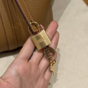 Hermes Picotin Lock 22 CM Bag Handmade In Taurillon Clemence Leather Gold Hardware 4B Biscuit - Image 8