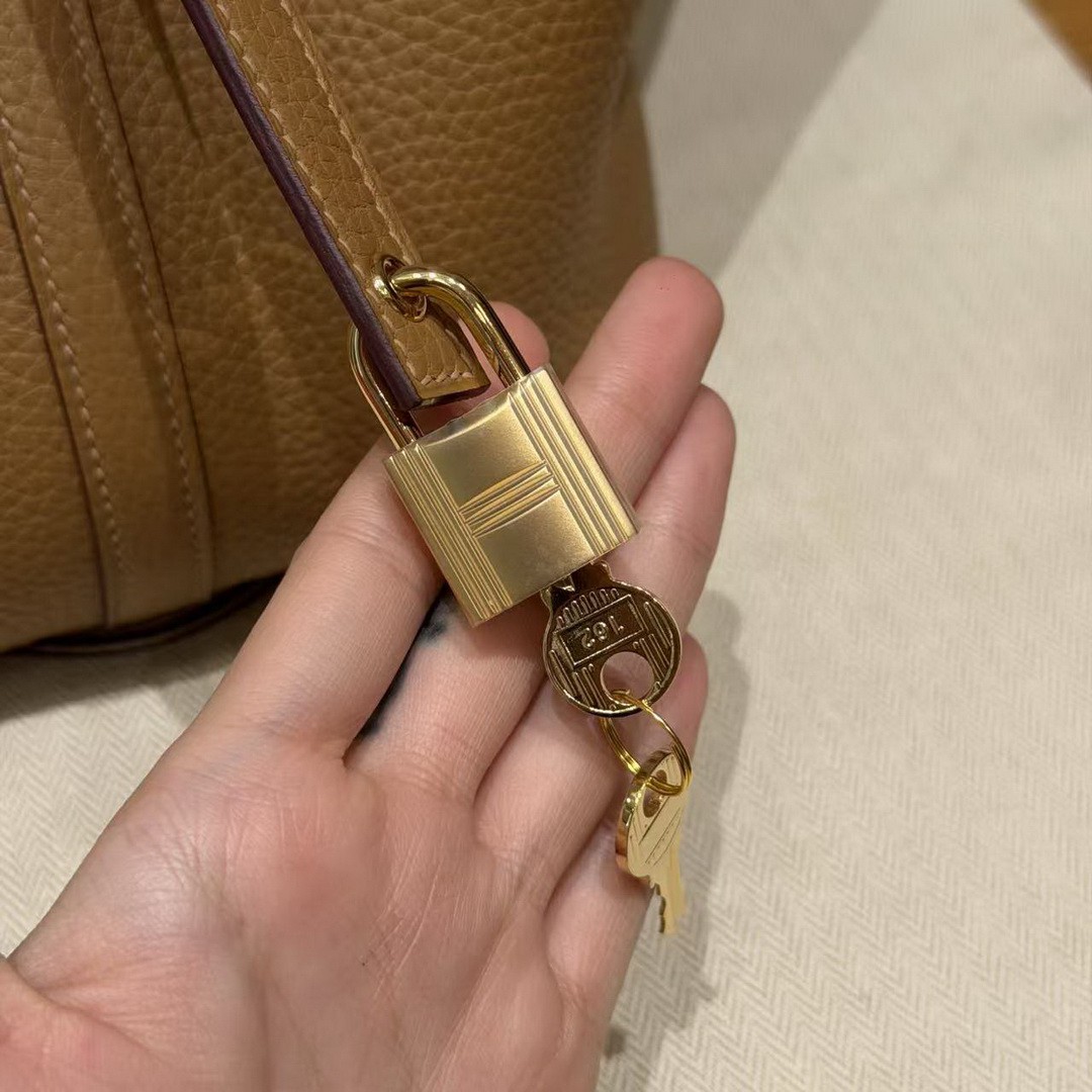 Hermes Picotin Lock 22 CM Bag Handmade In Taurillon Clemence Leather Gold Hardware 4B Biscuit - Image 8