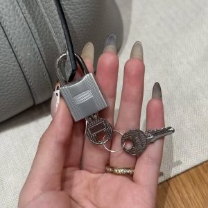 Hermes Picotin Lock 22 CM Bag Handmade In Taurillon Clemence Leather Silver Hardware 4Z Gris Mouette - Image 10