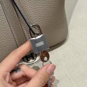 Hermes Picotin Lock 22 CM Bag Handmade In Taurillon Clemence Leather Silver Hardware 81 Gris Tourtlle - Image 7