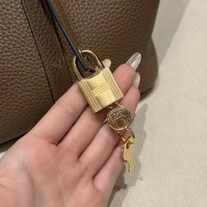 Hermes Picotin Lock 22 CM Bag Handmade In Taurillon Clemence Leather Gold Hardware D0 Beige de Weimar - Image 7