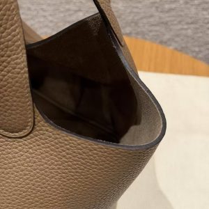 Hermes Picotin Lock 22 CM Bag Handmade In Taurillon Clemence Leather Gold Hardware D0 Beige de Weimar - Image 6