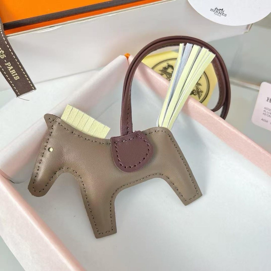Hermes Rodeo PM Charm Horse Charm Milo Lambskin Etoupe -Jaune Milton - Rouge Sellier H064929CAEQ - Image 5