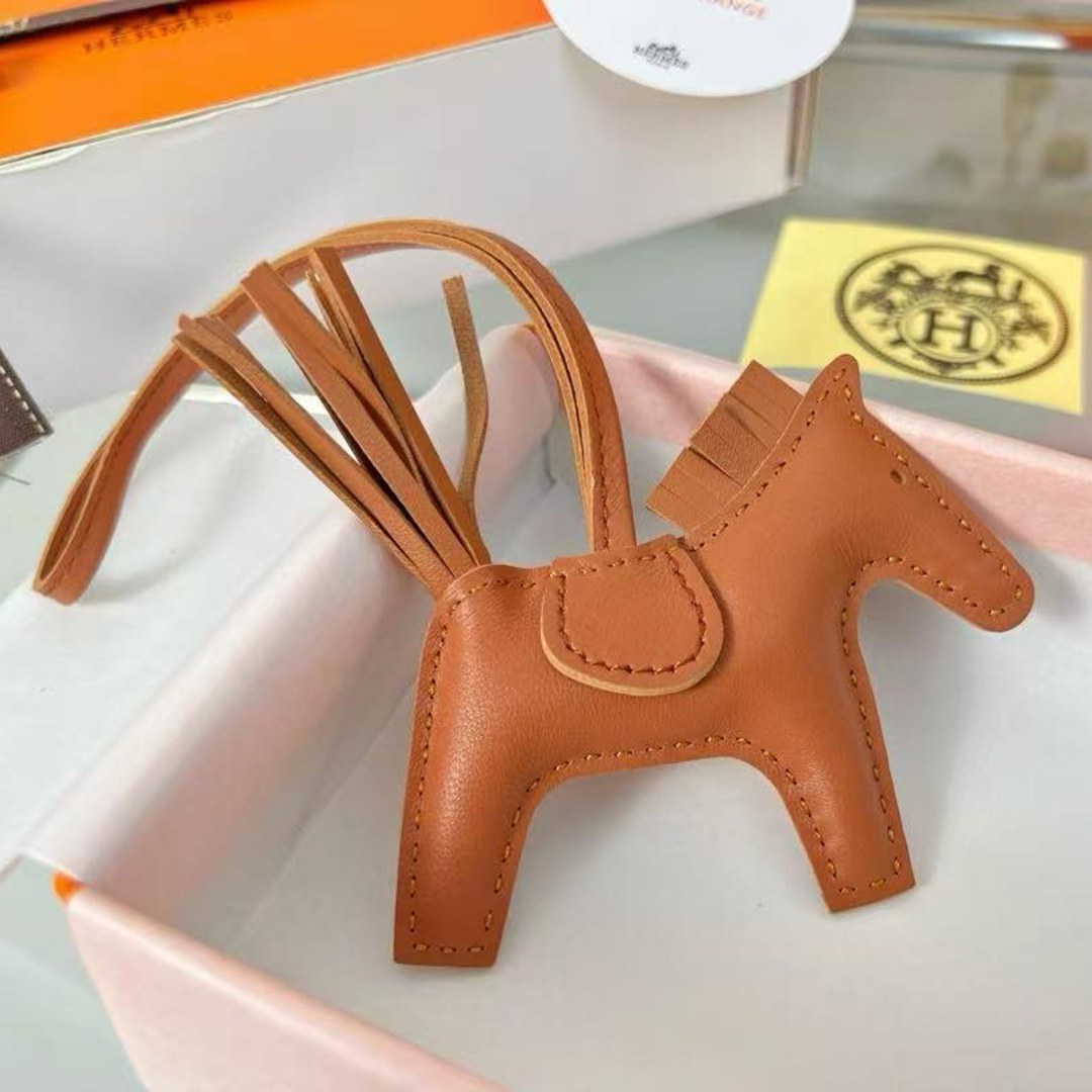 Hermes Rodeo PM Charm Horse Charm Milo Lambskin Gold H064929CAEW - Image 5