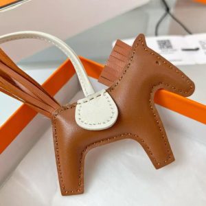 Hermes Rodeo PM Charm Horse Charm Milo Lambskin Gold - Pain D'épice - Craie H064929CAEC - Image 5