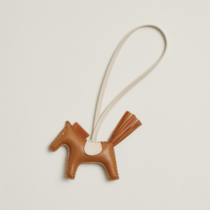 Hermes Rodeo PM Charm Horse Charm Milo Lambskin Gold - Pain D'épice - Craie H064929CAEC