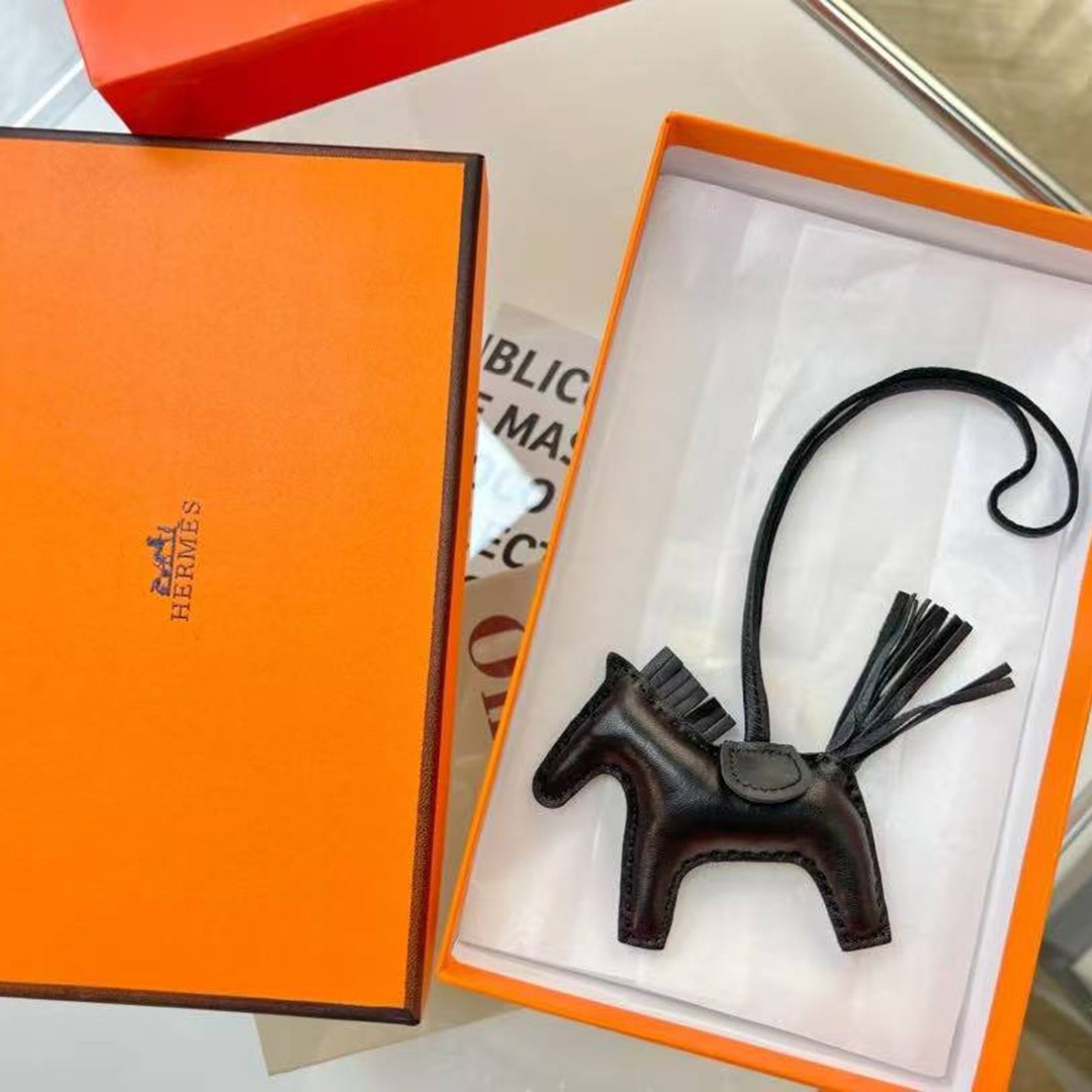 Hermes Rodeo PM Charm Horse Charm Milo Lambskin Noir H064929CAAJ - Image 6