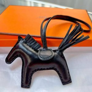 Hermes Rodeo PM Charm Horse Charm Milo Lambskin Noir H064929CAAJ - Image 3