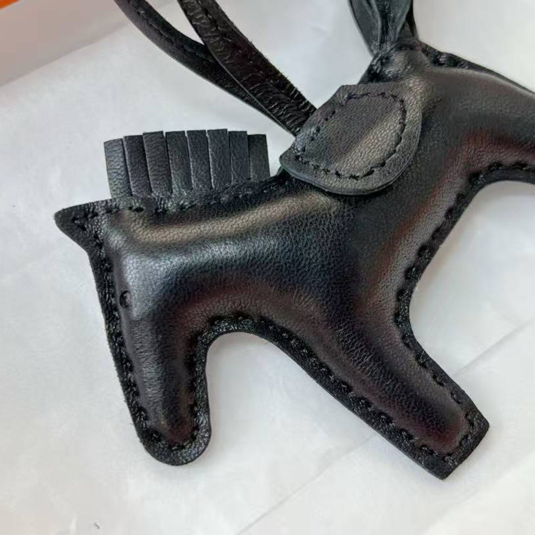 Hermes Rodeo PM Charm Horse Charm Milo Lambskin Noir H064929CAAJ - Image 2