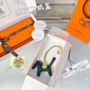 Alternative view of Hermes Rodeo PM Charm Horse Charm Milo Lambskin Vert Cyprès -Violet -Jaune Milton H064929CAES