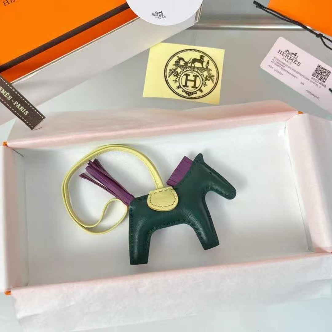 Hermes Rodeo PM Charm Horse Charm Milo Lambskin Vert Cyprès -Violet -Jaune Milton H064929CAES - Image 6