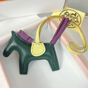 Hermes Rodeo PM Charm Horse Charm Milo Lambskin Vert Cyprès -Violet -Jaune Milton H064929CAES - Image 5