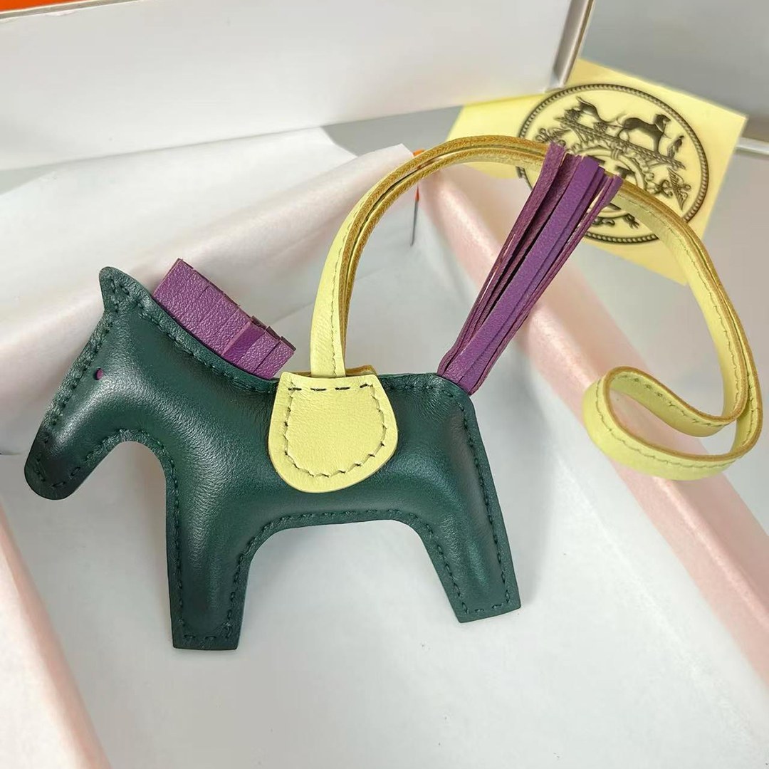 Hermes Rodeo PM Charm Horse Charm Milo Lambskin Vert Cyprès -Violet -Jaune Milton H064929CAES - Image 5