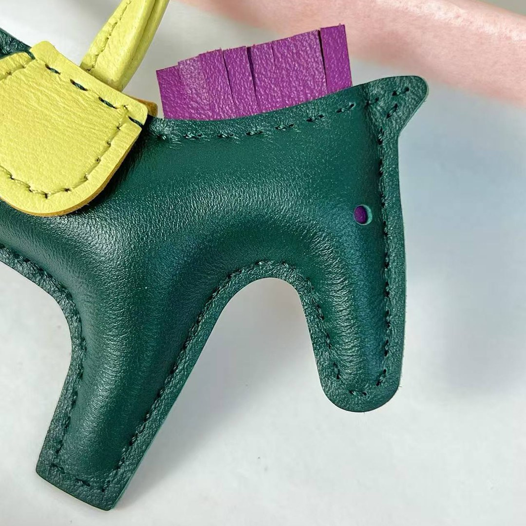 Hermes Rodeo PM Charm Horse Charm Milo Lambskin Vert Cyprès -Violet -Jaune Milton H064929CAES - Image 4