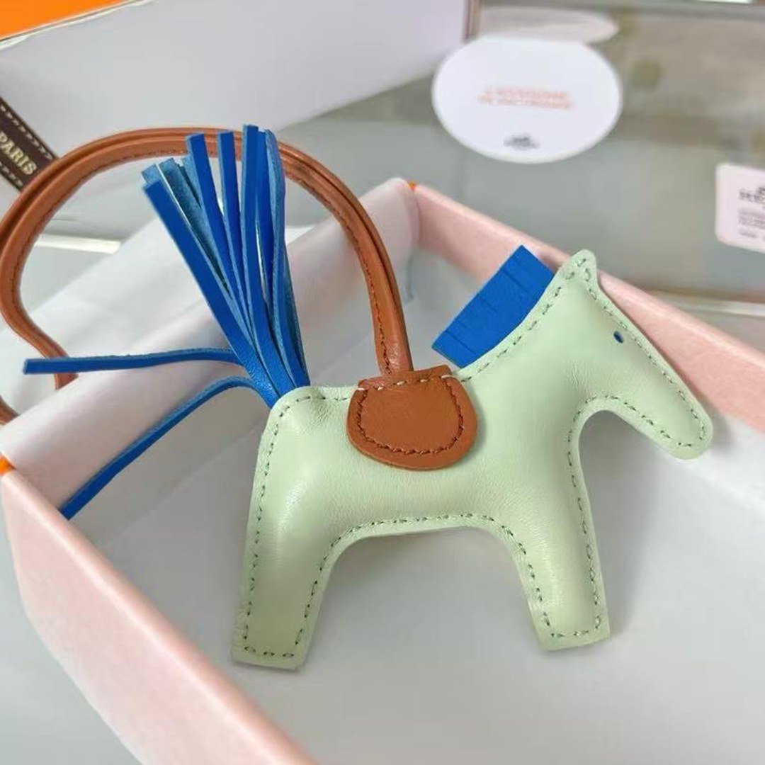 Hermes Rodeo PM Charm Horse Charm Milo Lambskin Vert Fizz - Bleu Zanzibar - Gold H064929CAER - Image 4