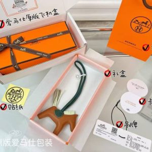 Alternative view of Hermes Rodeo PM Charm Milo Lambskin Gold Vert Fizz Vert Cyprès H064929CADQ